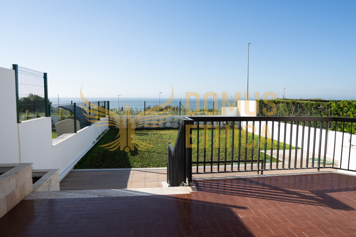 Unique 3-bedroom house on the seafront, Parede, Cascais