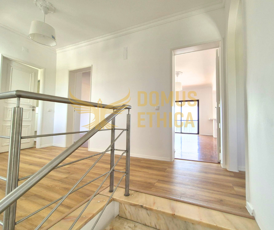 Unique 3-bedroom house on the seafront, Parede, Cascais