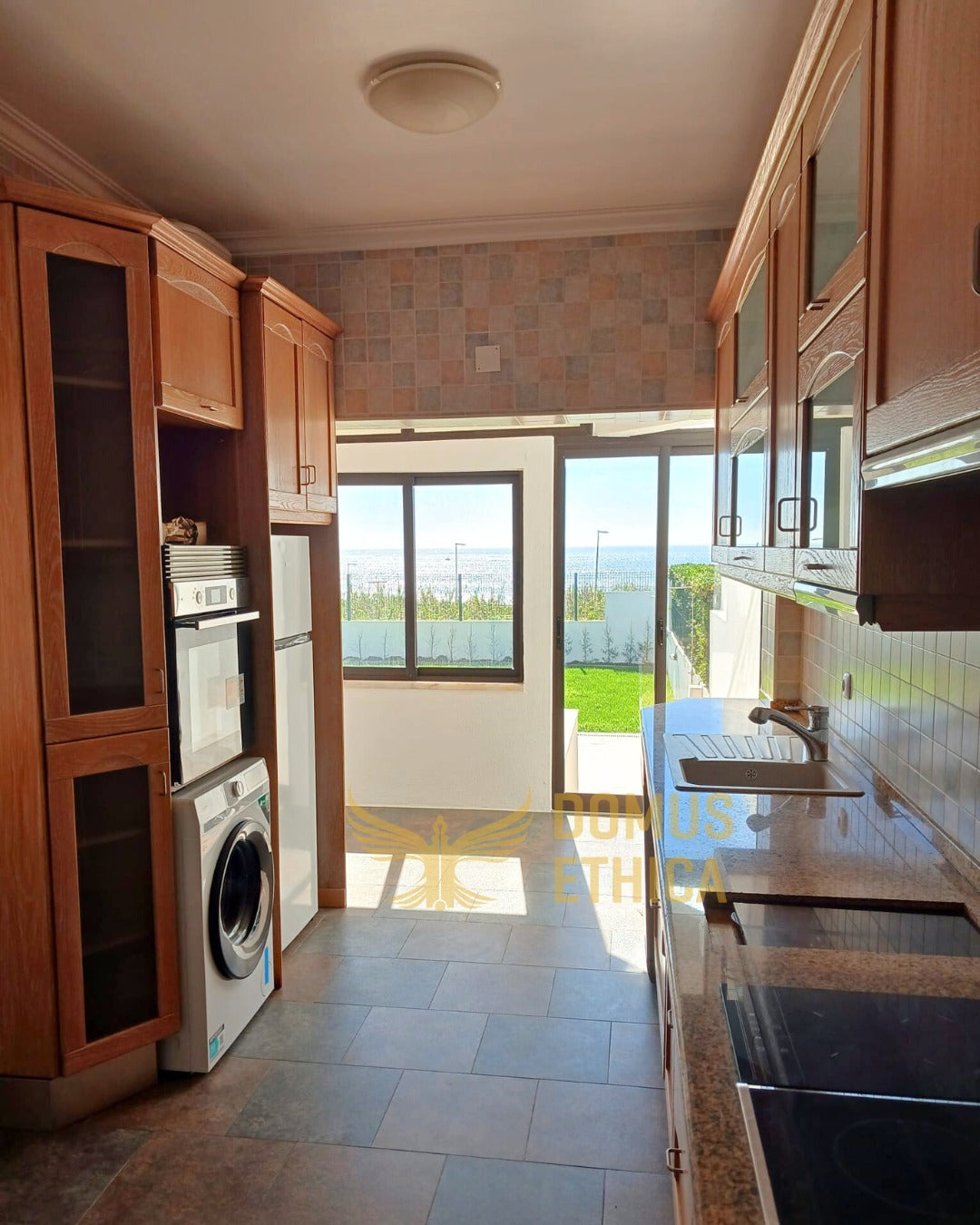 Unique 3-bedroom house on the seafront, Parede, Cascais