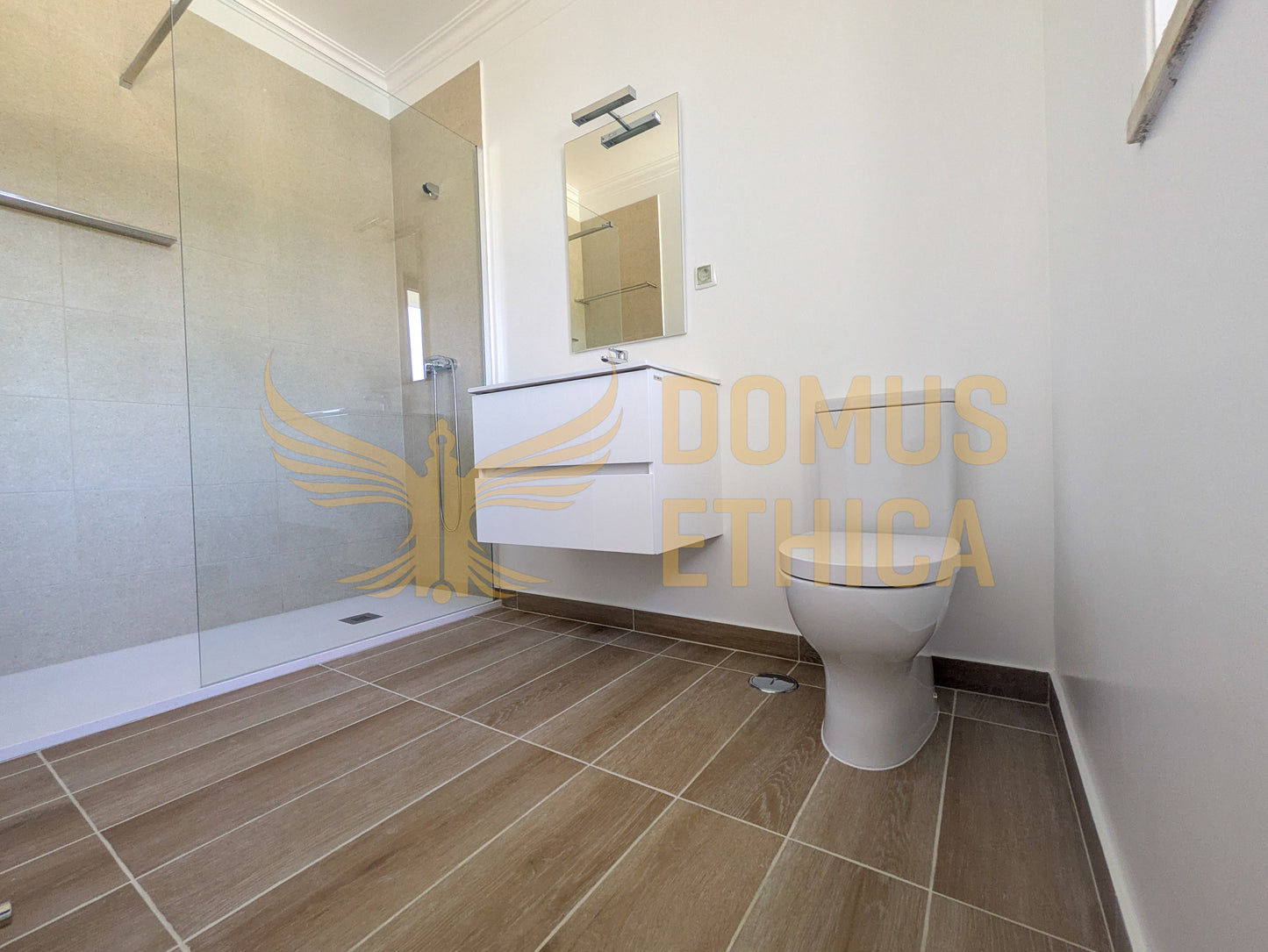 Unique 3-bedroom house on the seafront, Parede, Cascais