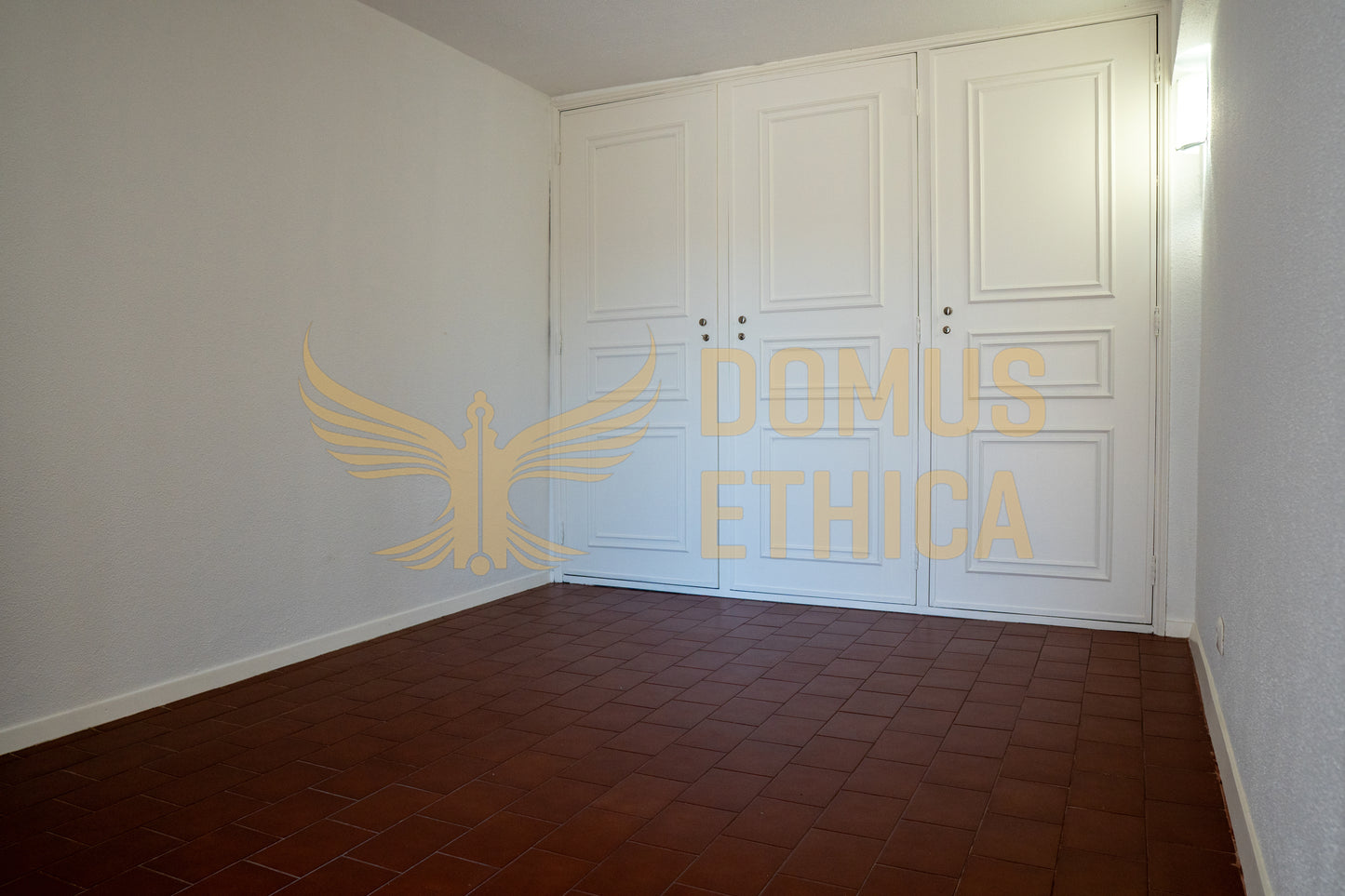 Unique 3-bedroom house on the seafront, Parede, Cascais