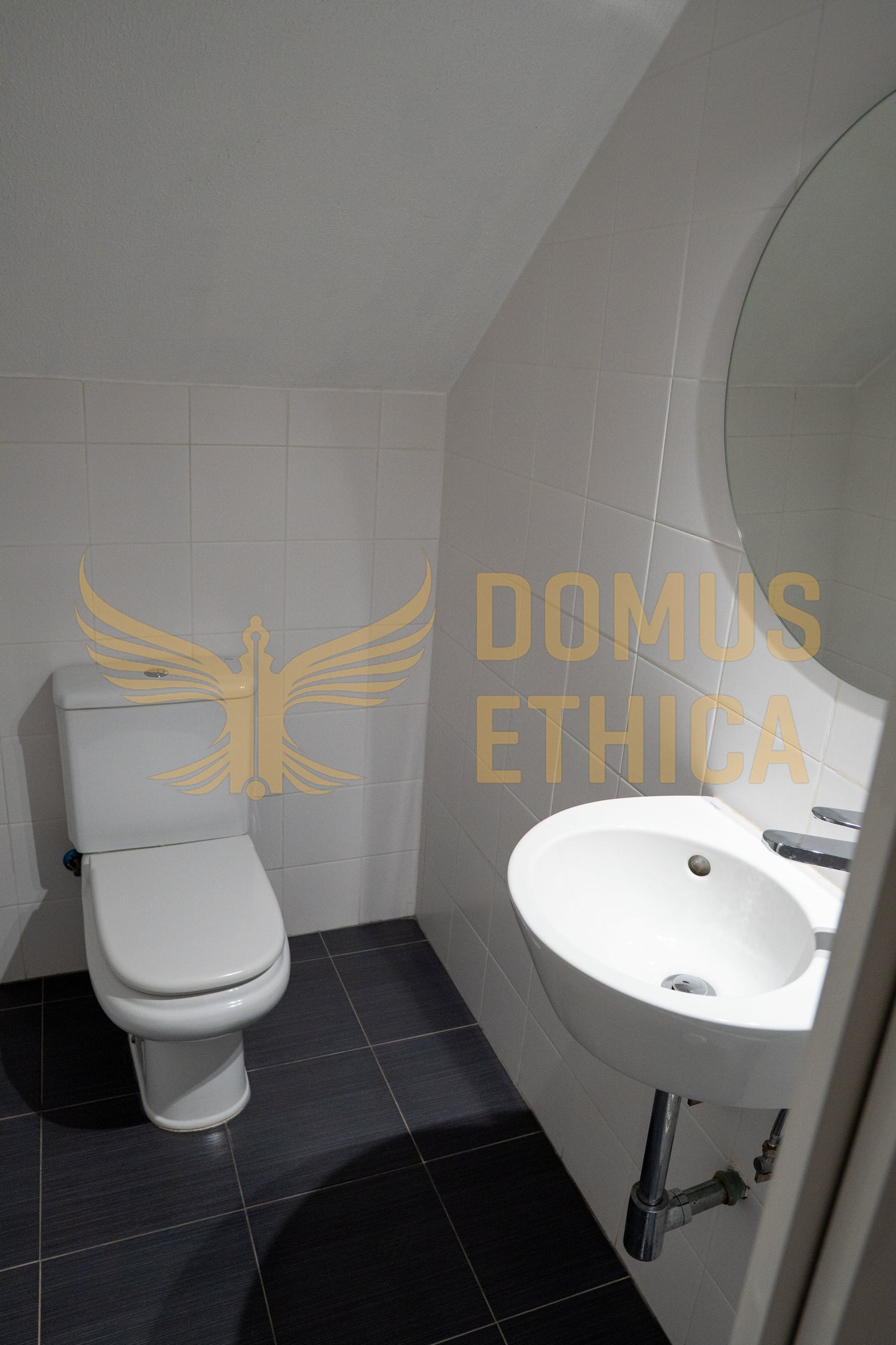 Unique 3-bedroom house on the seafront, Parede, Cascais