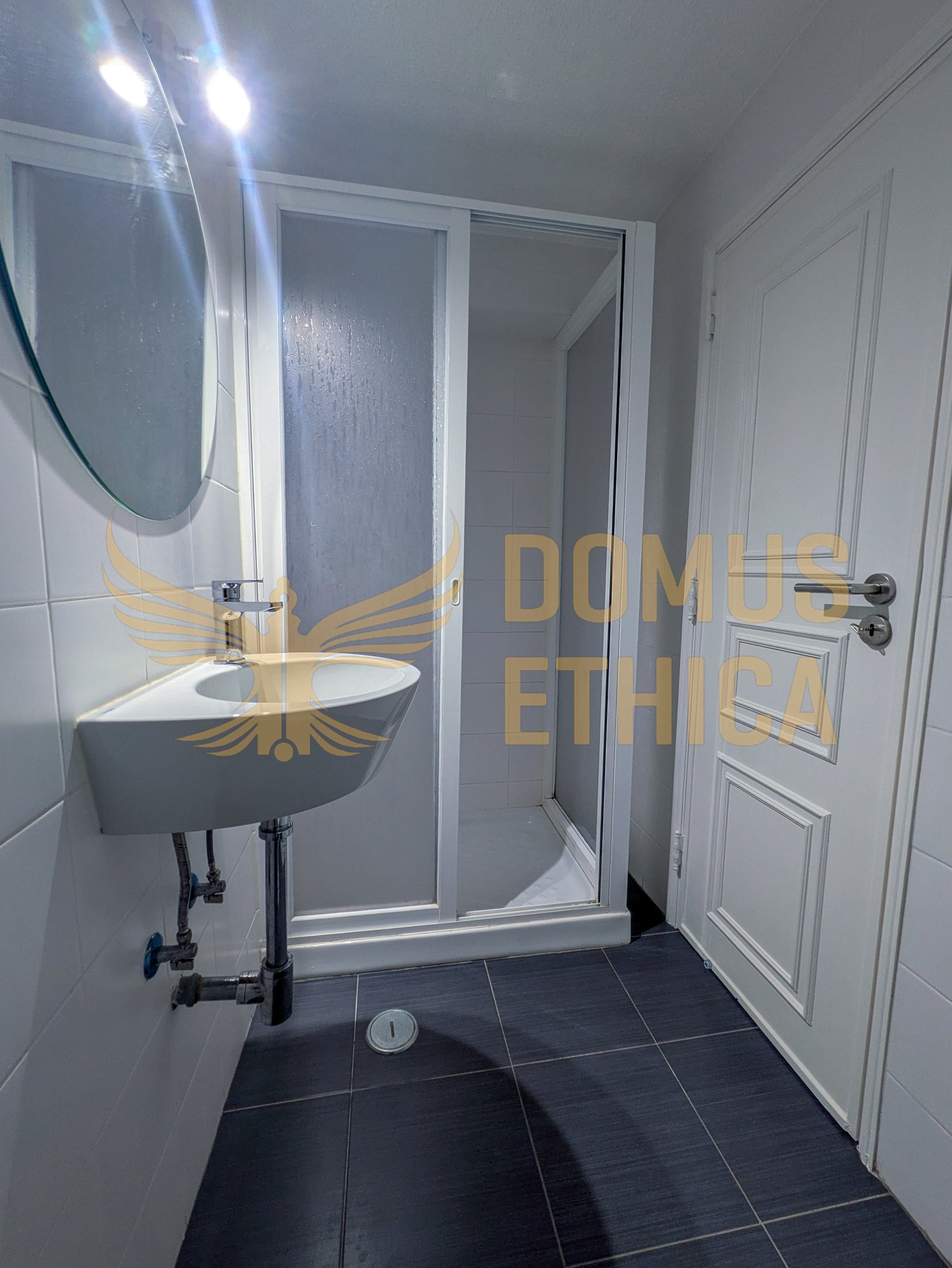 Unique 3-bedroom house on the seafront, Parede, Cascais