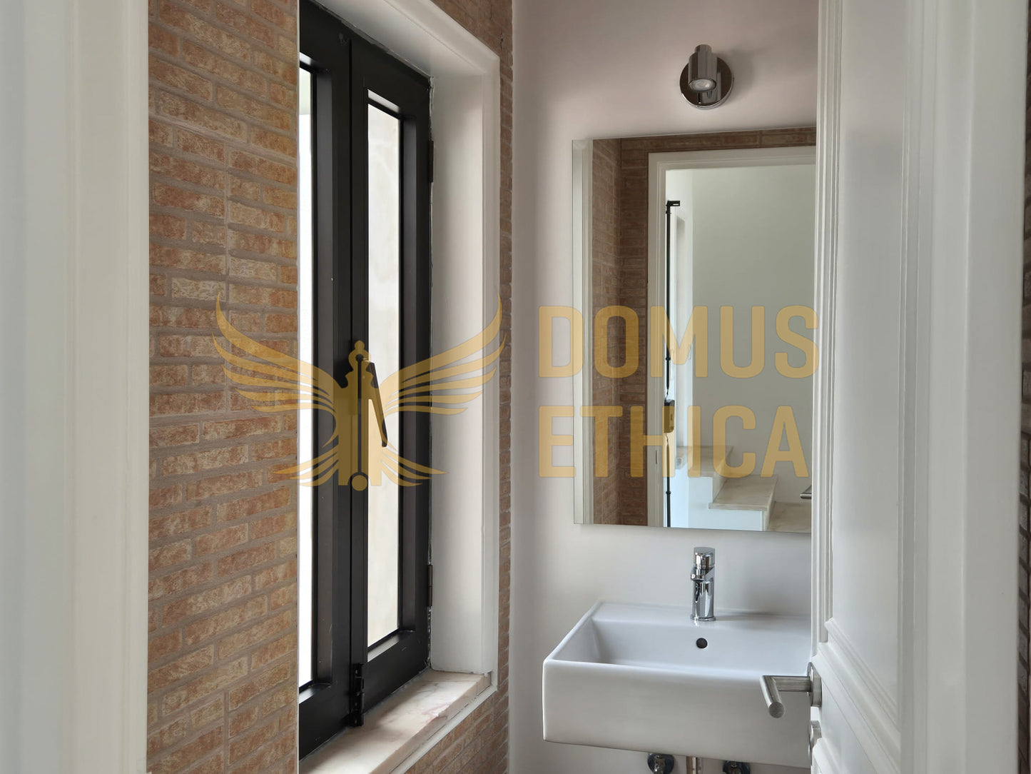 Unique 3-bedroom house on the seafront, Parede, Cascais