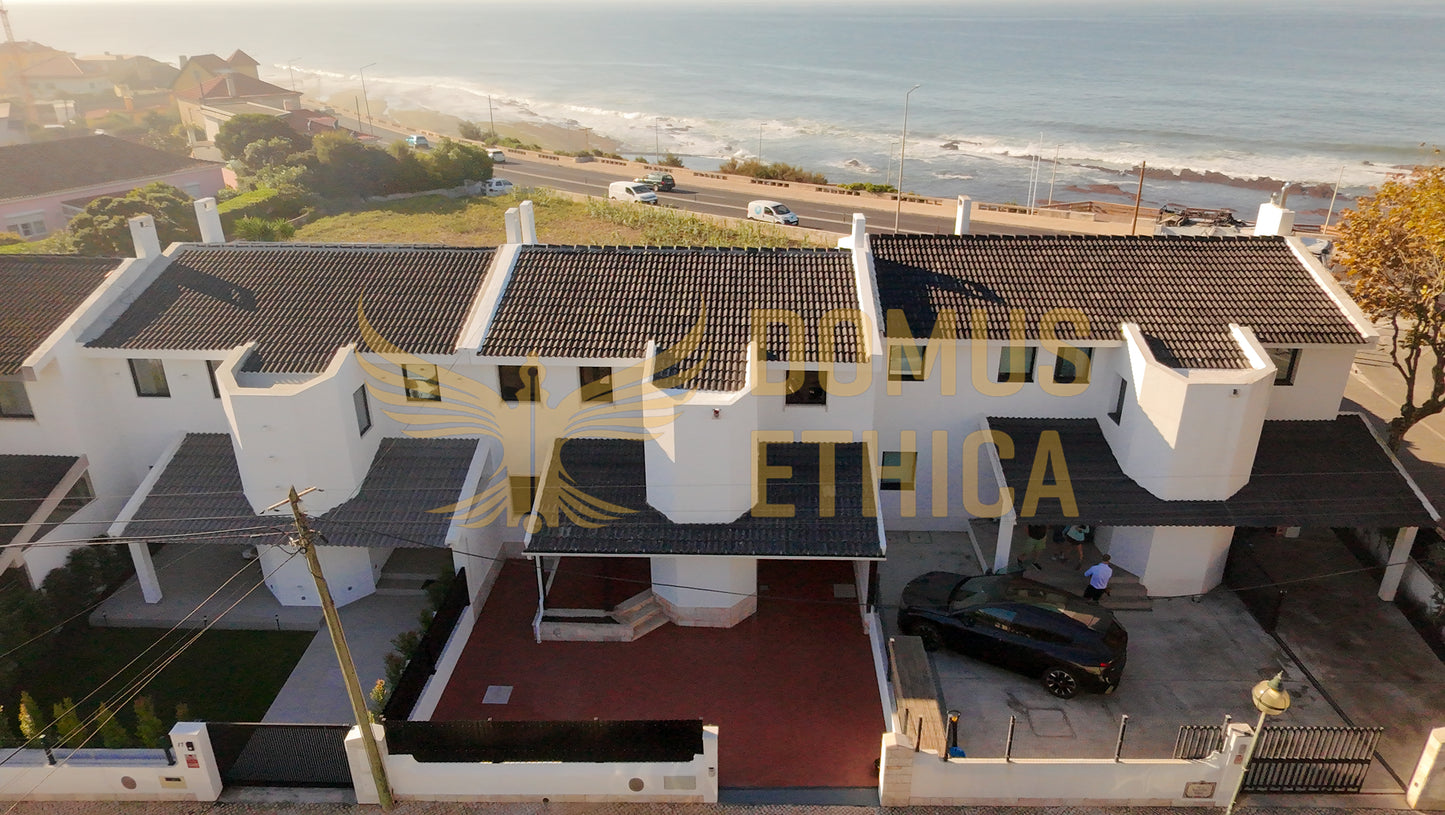 Unique 3-bedroom house on the seafront, Parede, Cascais