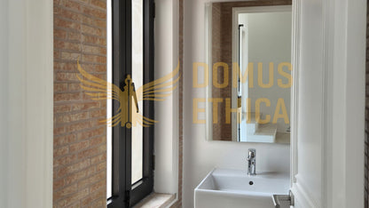 Unique 3-bedroom house on the seafront, Parede, Cascais