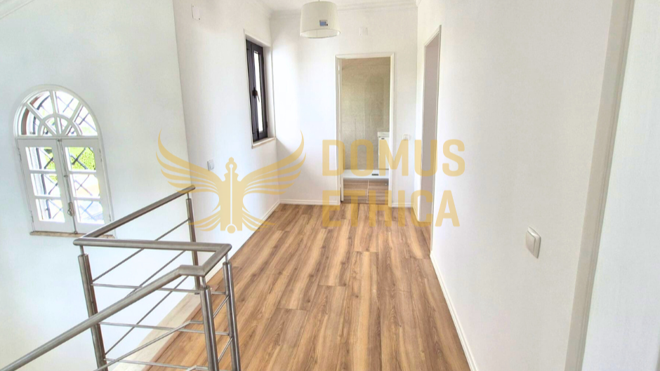 Unique 3-bedroom house on the seafront, Parede, Cascais