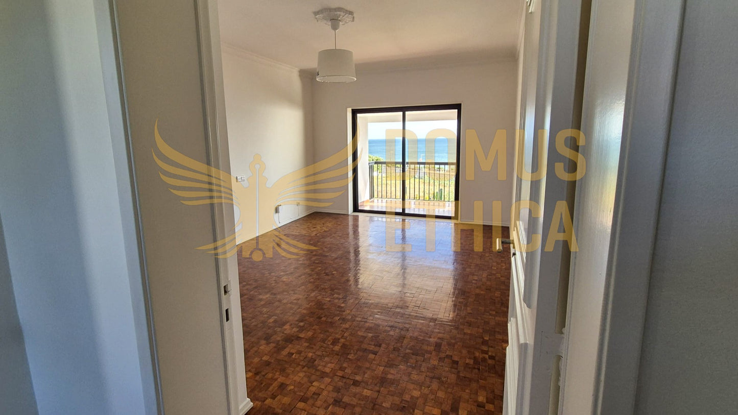 Unique 3-bedroom house on the seafront, Parede, Cascais