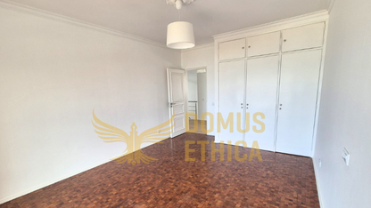 Unique 3-bedroom house on the seafront, Parede, Cascais