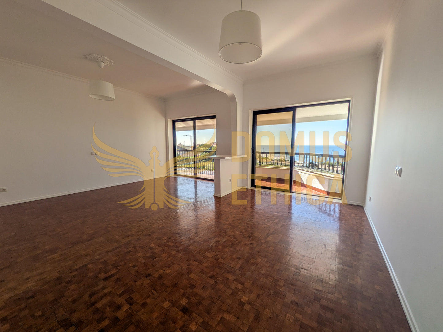 Unique 3-bedroom house on the seafront, Parede, Cascais