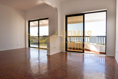 Unique 3-bedroom house on the seafront, Parede, Cascais