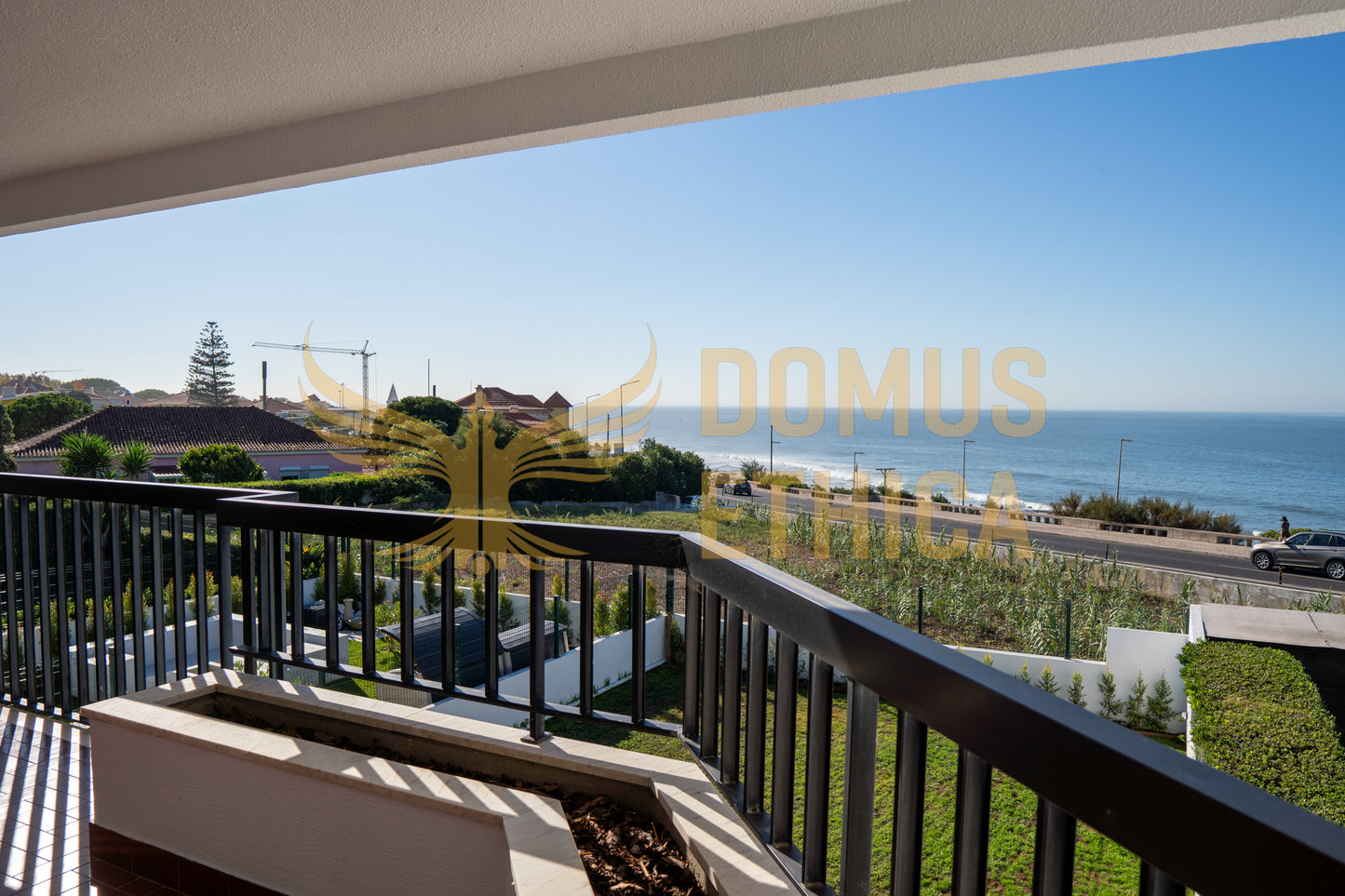 Unique 3-bedroom house on the seafront, Parede, Cascais