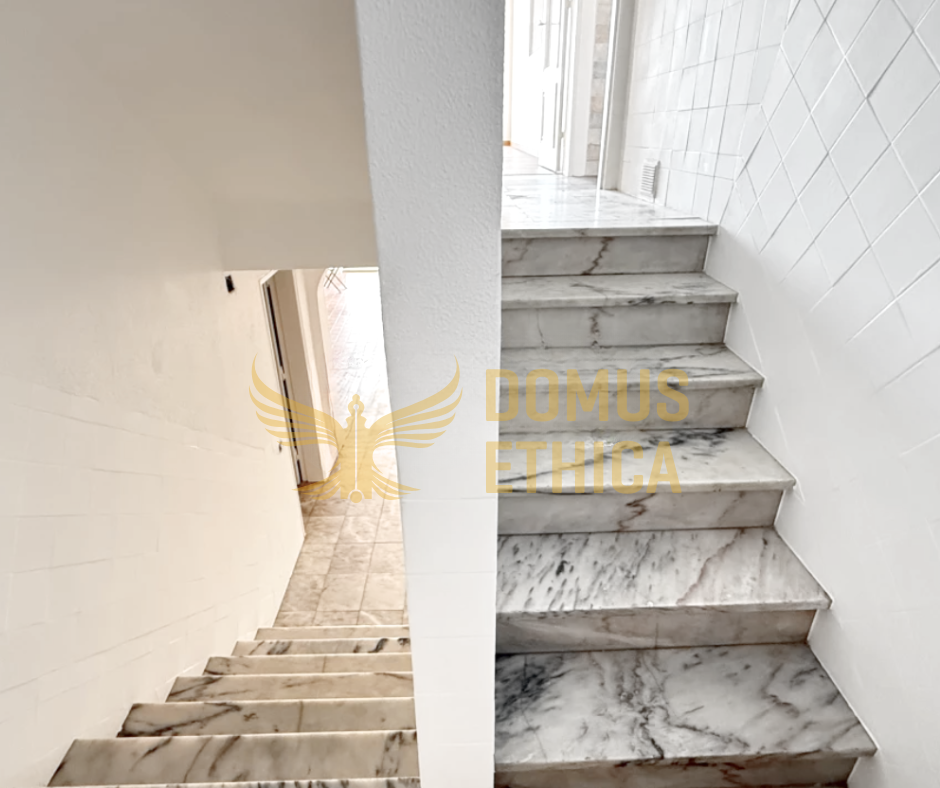 Unique 3-bedroom house on the seafront, Parede, Cascais