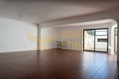 Unique 3-bedroom house on the seafront, Parede, Cascais