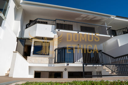 Unique 3-bedroom house on the seafront, Parede, Cascais