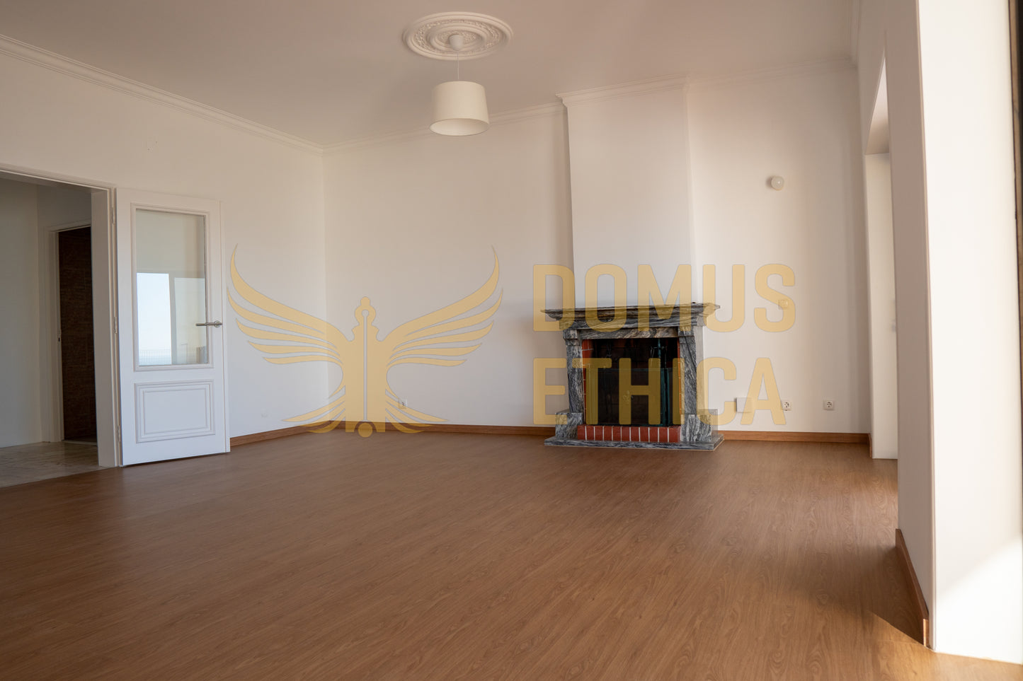 Unique 3-bedroom house on the seafront, Parede, Cascais